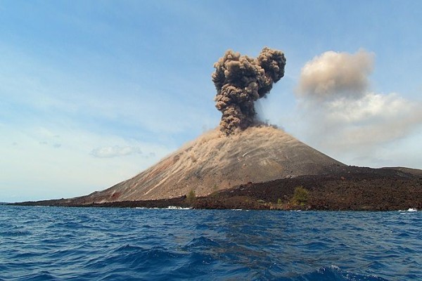 Gunung Anak Krakatau Erupsi, Semburkan Abu Setinggi 1 Km