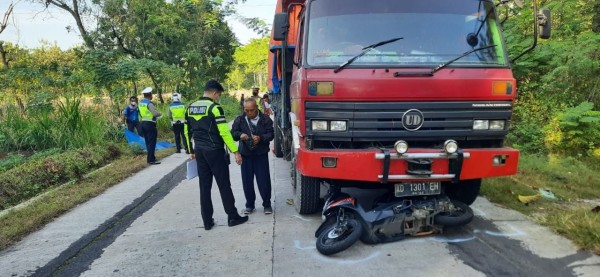 Motor Oleng Usai Dahului Truk, Guru SMP di Wonogiri Tewas