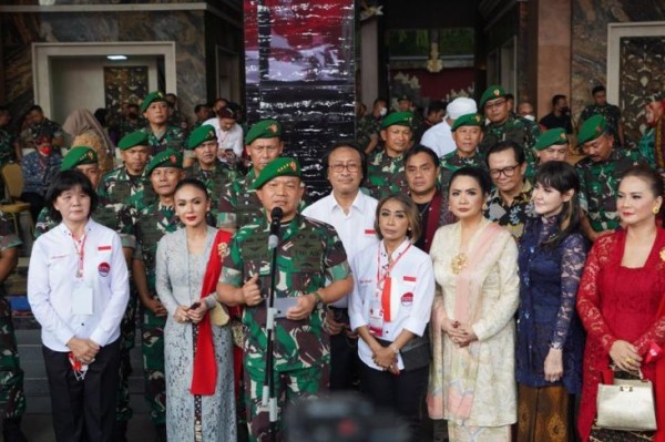 HUT RI Ke-77, KSAD Dudung Bawakan Lagu Satria Indonesia