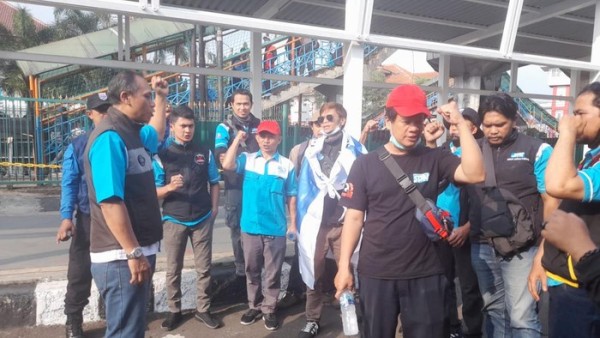 Buruh Bogor Berangkat ke Jakarta untuk Demo Tolak Kenaikan BBM