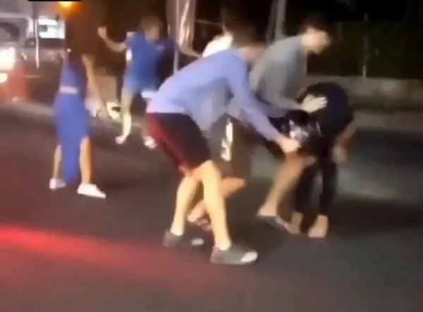 Video Wisatawan Asing Saling Baku Hantam di Kuta Viral di Media Sosial