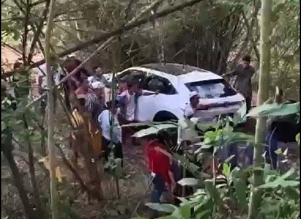 Honda HRV Masuk Jurang 30 Meter di Sampang, Pengemudi Diduga Ngantuk