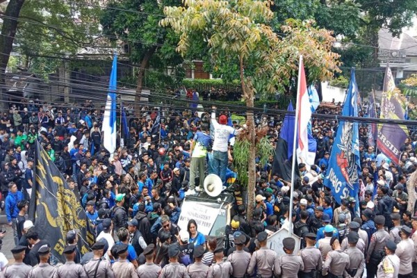 Protes Sistem Tiketing, Bobotoh Geruduk Kantor Manajemen Persib