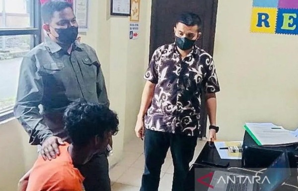 Pemuda di Aceh Terancam Dipenjara dan Hukum Cambuk