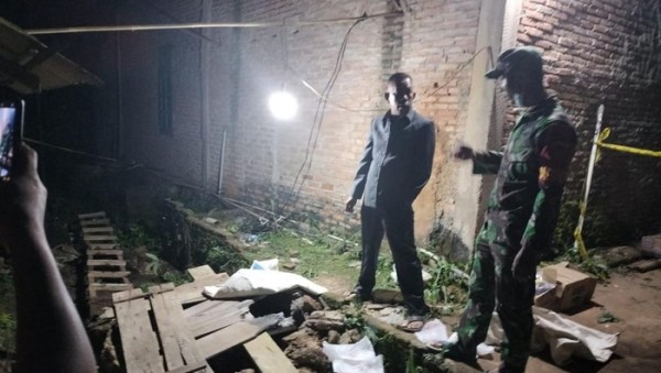 Satu Keluarga Ditemukan Tewas dalam Septic Tank di Way Kanan