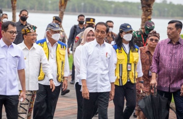 Jelang KTT G20, Jokowi Tinjau Kawasan Mangrove di Bali