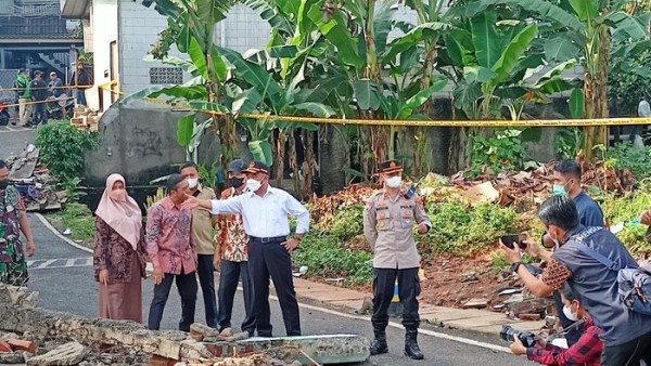 Menko PMK Tinjau Lokasi Tembok Roboh MTsN 19 Jaksel