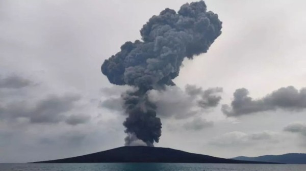 Dalam Sehari Gunung Anak Krakatau Erupsi 4 Kali