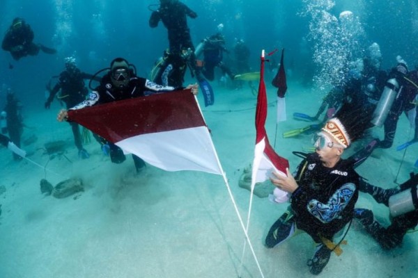 Upacara Hari Sumpah Pemuda ke-94 di Jayapura Digelar di Bawah Laut