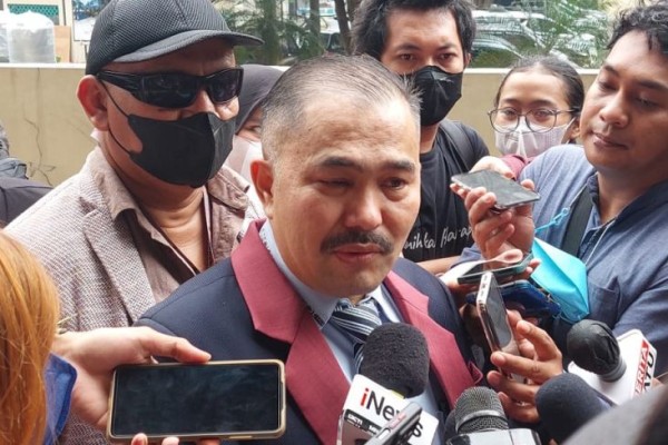 Hadiri Sidang di PN Jaksel, Kuasa Hukum Brigadir J Bawa Barang Bukti Sandal Berdarah