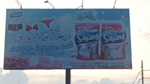 Gambar Celana Dalam dan Bra di Baliho Detergen Diprotes Warga