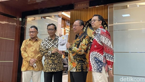 Komnas HAM Serahkan Laporan Investigasi Tragedi Kanjuruhan ke Mahfud Md