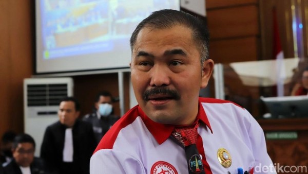 Brigadir Yosua Dituding Berkepribadian Ganda: Komarudin Tertawa