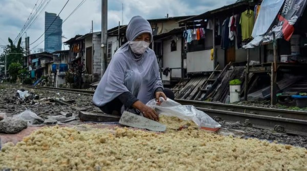 Orang Miskin Baru Indonesia Terbesar Kedua Di Asia