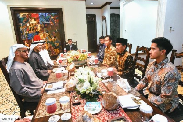 Jokowi, Gibran, Kaesang, Hingga Bobby Jamu MBZ Makan Siang Di Solo