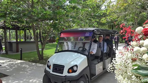 Momen Jokowi Jadi Sopir Golf Kart di KTT G20, Ajak Bos IMF