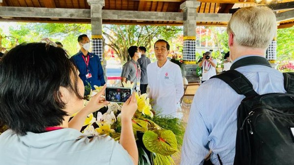 Presiden Jokowi Kenalkan Blusukan ke Media Asing