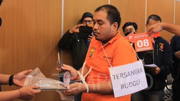 Senyum usai Bunuh Icha, Ekspresi Rudolf Tobing Kini Datar saat Rekonstruksi