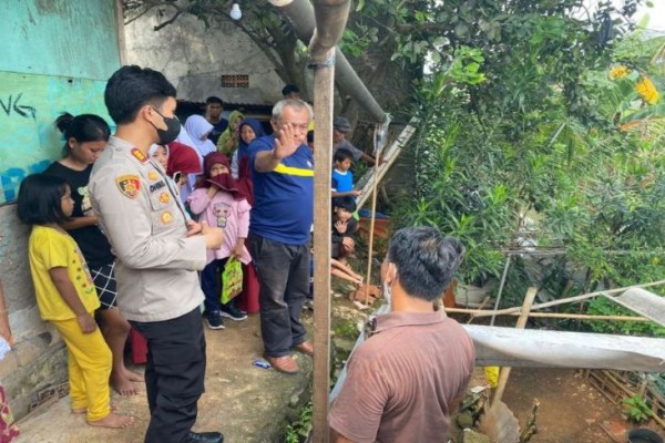 Mayat Bayi Mengambang di Kali Poncol Cibinong, Tali Pusar Masih Menempel