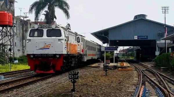 KAI Jelaskan Kronologi Penumpang Kereta Rusak Loket di Stasiun Sukabumi