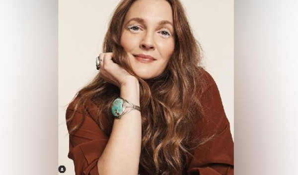 Alasan Drew Barrymore Tak Beri Hadiah Natal kepada Anak
