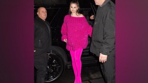 Selena Gomez Bergaya Monokrom Serba Pink Usai Menjadi Cameo di SNL