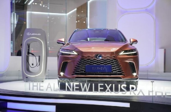 Penjualan Mobil Lexus Turun Hingga 28 Persen Akibat Krisis Chip