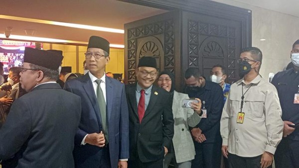 Top 3 Metro: PDIP Gelisah Heru Budi Pangkas Batas Usia PJLP dan Relokasi Siswa SDN Pondokcina 1 Ditunda
