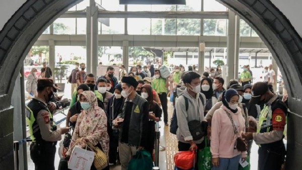 Jelang libur Nataru, Stasiun Pasar Senin Sediakan Layanan Porter Gratis