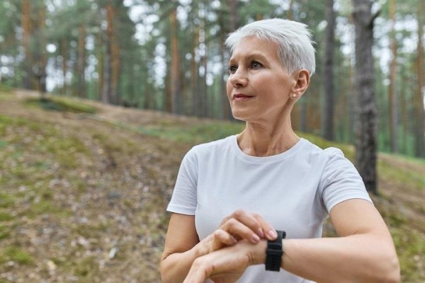 Inilah Cara Cegah Berat Badan Naik Saat Libur Natal dan Tahun Baru untuk Wanita 50-an