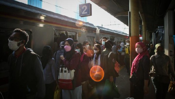 DPR Bakal Panggil Menhub soal Penerapan Tarif KRL untuk Masyarakat
