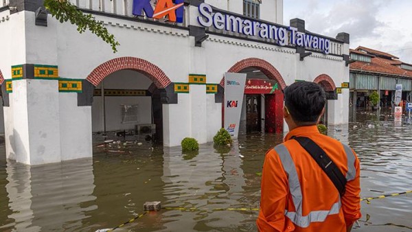 Jadwal Kereta Terganggu Banjir Semarang, Keterlambatan Kereta di Bandung