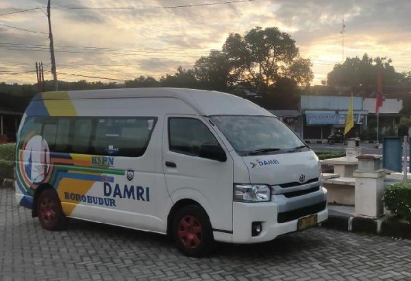 Dari Bandara YIA Bisa Langsung Belanja Batik dan Wisata ke Imogiri Naik Damri