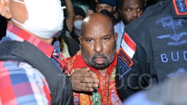 Setelah Lukas Enembe Pakai Rompi Oranye KPK, Ini Kronologi Penetapan Tersangka