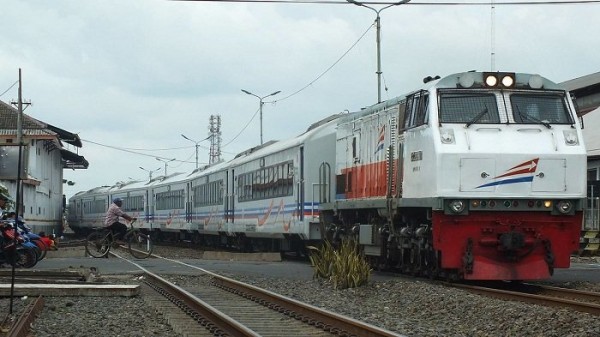 Seorang Pemuda Tewas Tertabrak Kereta Api di Cikarang