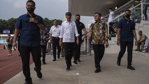 Presiden Jokowi Menerima Keripik Tempe UMKM