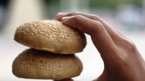 Kue Kompyang, Burger ala Solo yang Sederhana namun Nikmat