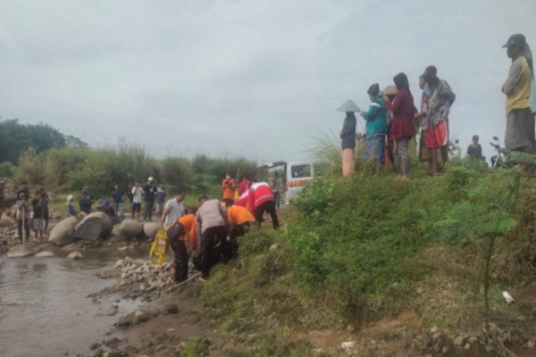 Warga Pekalongan Gempar, 3 Mayat Ditemukan di Sungai Sengkarang