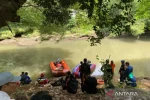 Seorang Bocah yang Hanyut di Kali Ciliwung Belum Ditemukan