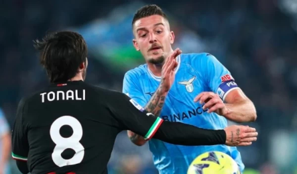 Permalukan Milan, Savic Bilang Malam Besar, Pioli Kecewa
