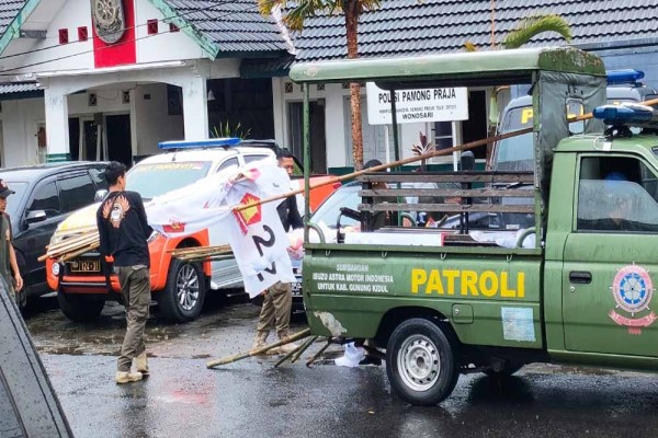 Satpol PP Gunungkidul Mulai Copot Atribut Parpol yang Melanggar Aturan
