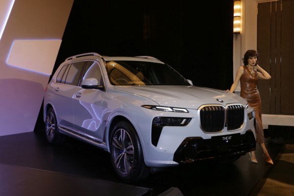 BMW X7 Masuk Indonesia dengan Mesin Mild Hybrid, Cek Harga dan Spesifikasinya!