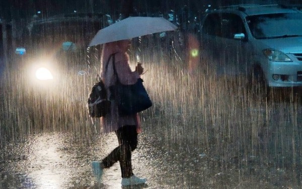 BMKG Memprakirakan Sebagian Kota Besar di Indonesia Diguyur Hujan