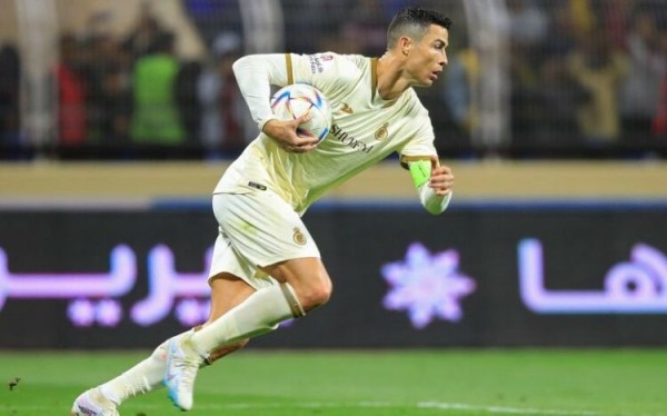 Pecah Telur, Ronaldo Akhirnya Cetak Gol Perdananya untuk Al Nassr