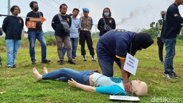 Tersangka Pria Serang Mengamuk Saat Prarekonstruksi Pembunuhan Siswi SMP 'Open BO'