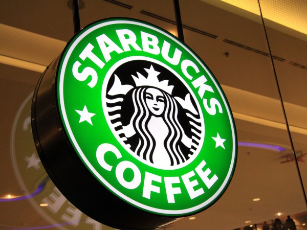 Ratusan Ribu Botol Starbucks Ditarik dari Peredaran Karena Mengandung Kaca