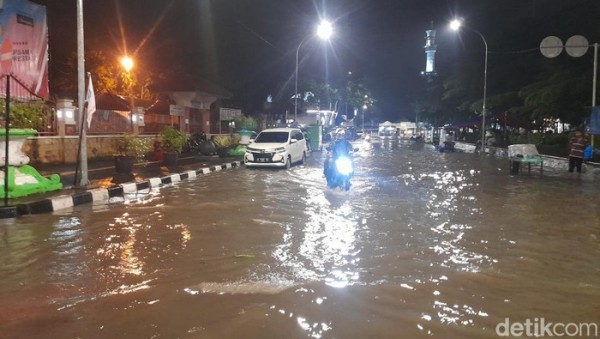 Penpodo Rumah Dinas Bupati Brebes hingga Alun-alun Terendam Banjir