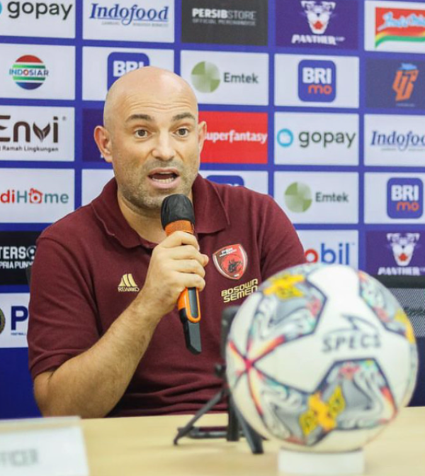 Jelang Laga Persebaya vs PSM, Bernardo Tavares Kembali Soroti Kinerja Wasit Kurang Puas