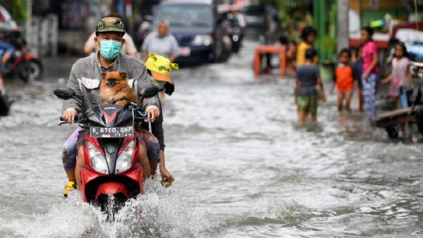 Banjir Masih Rendam 21 RT dan 1 Jalan Di Jakarta Pagi Ini