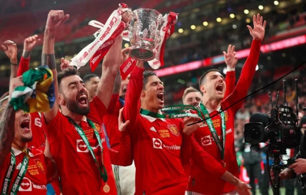 Hasil Lengkap Bola: MU Juara Carabao Cup, Barcelona, Chelsea, dan Inter Dipermalukan, PSG, Milan, dan Bayern Pesta Gol